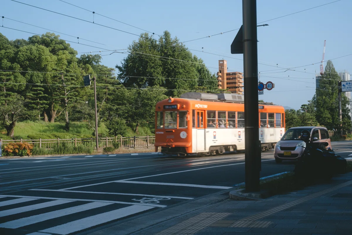 1両編成のオレンジ電車。
目に入ると撮ってしまう、