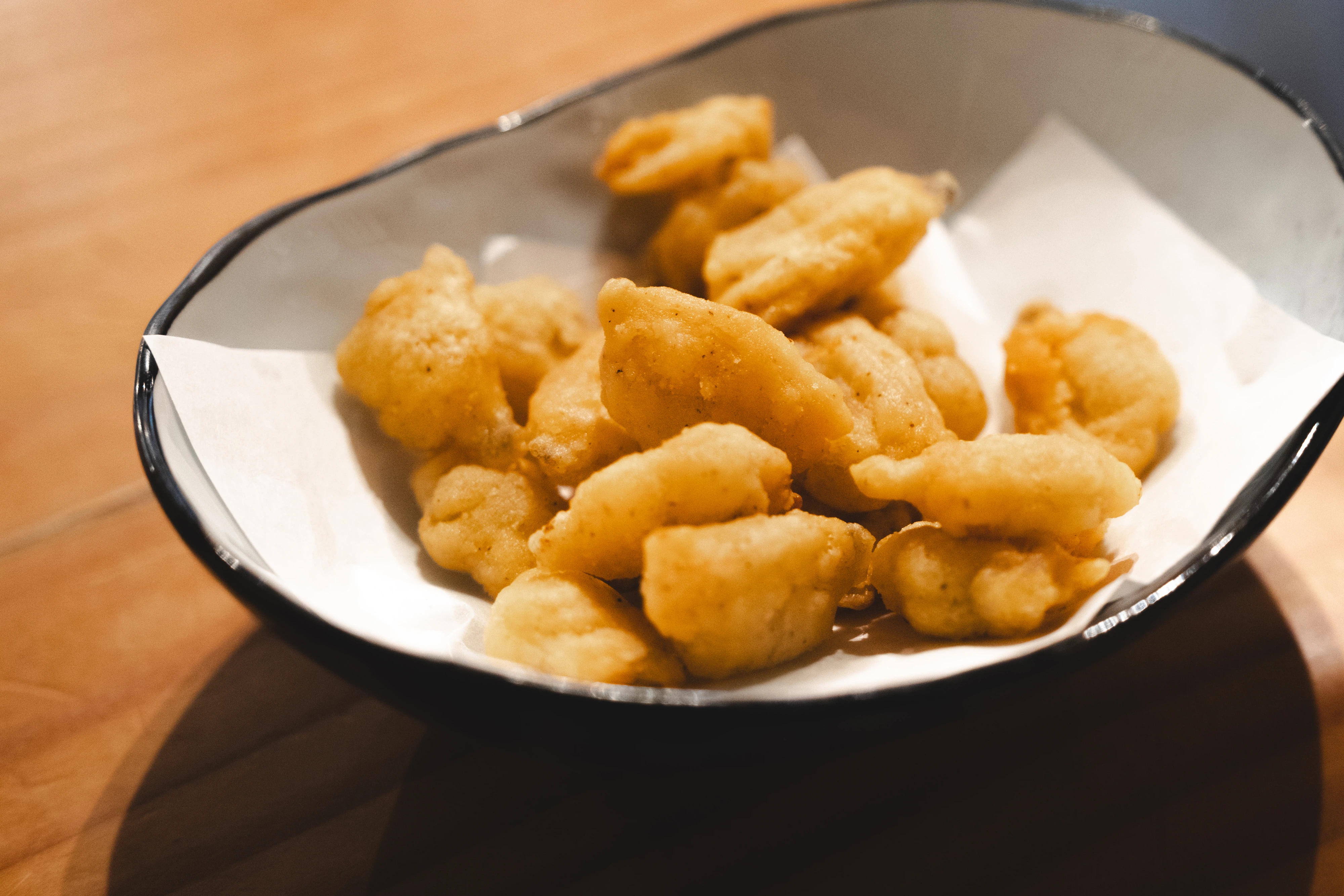 店員さんのおすすめ、あさりの唐揚げ。
揚げ物ですが、そこまで重たくなくって
おやつ感覚で一人でもぺろり。